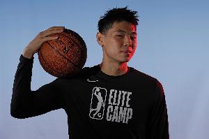 必赢官方网站-崔永熙：盼在123号位摇摆 帮小胡徐杰分担压力 徐师傅是打中锋的