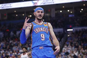 攻防全面！卡鲁索8中5砍下15分5篮板6助攻2帽 正负值+23冠绝全场