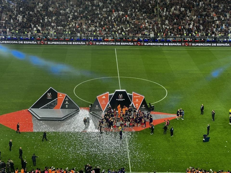 必赢体育-输不起？皇马拒为巴萨列队+姆总率众将离场 阿隆索：不看重的奖杯