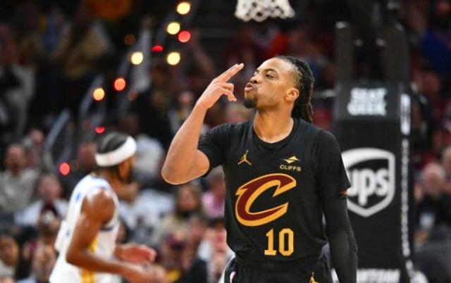 必赢体育-半场领先42分暴虐勇士 骑士不败金身谁能打破？